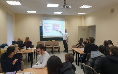 Patyriminis vizitas Šiaulių valstybinėje kolegijoje: integruota informatikos ir anglų kalbos pamoka „Robotų dirbtuvės“