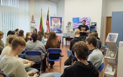Anglų kalbos pamoka P. Višinskio bibliotekos Amerikos skaitykloje: paminėta Thanksgiving diena