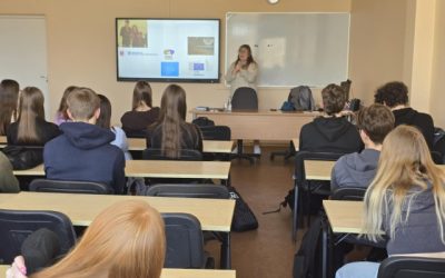 Gimnazijoje svečiavosi alumnė